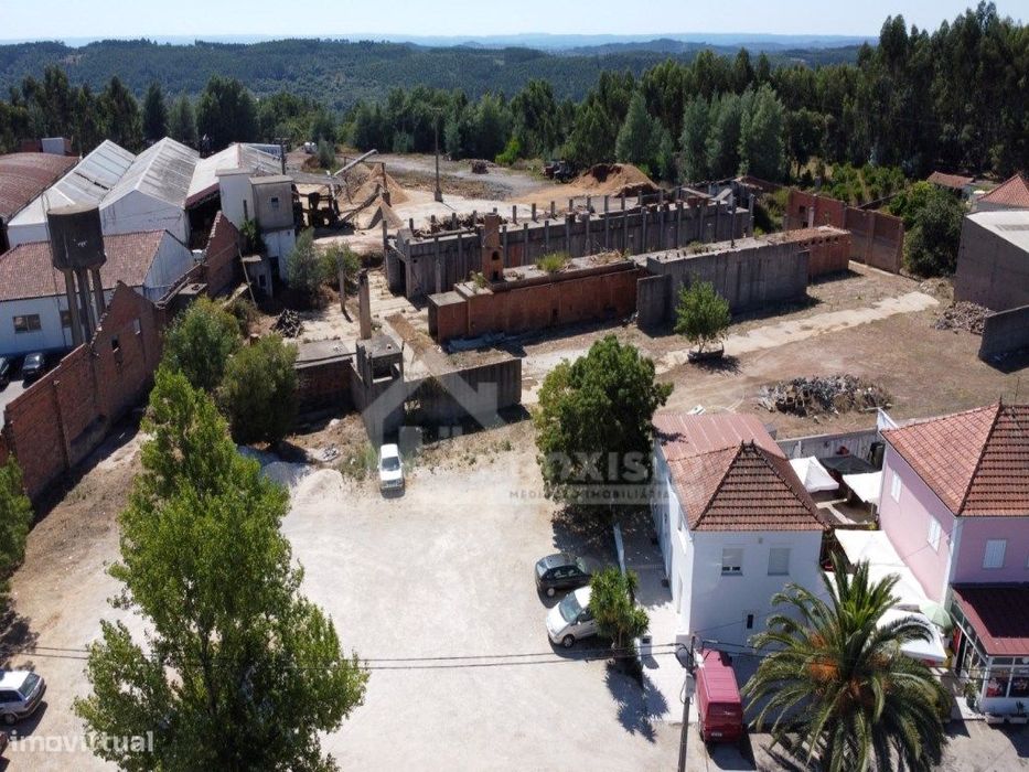 Pavilhões Industriais e habitação em Ferreira do Zêzere