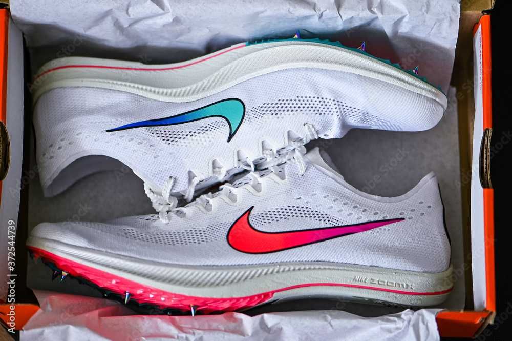 Шиповки NIKE ZOOMX DRAGONFLY на короткі та довгі дистанції