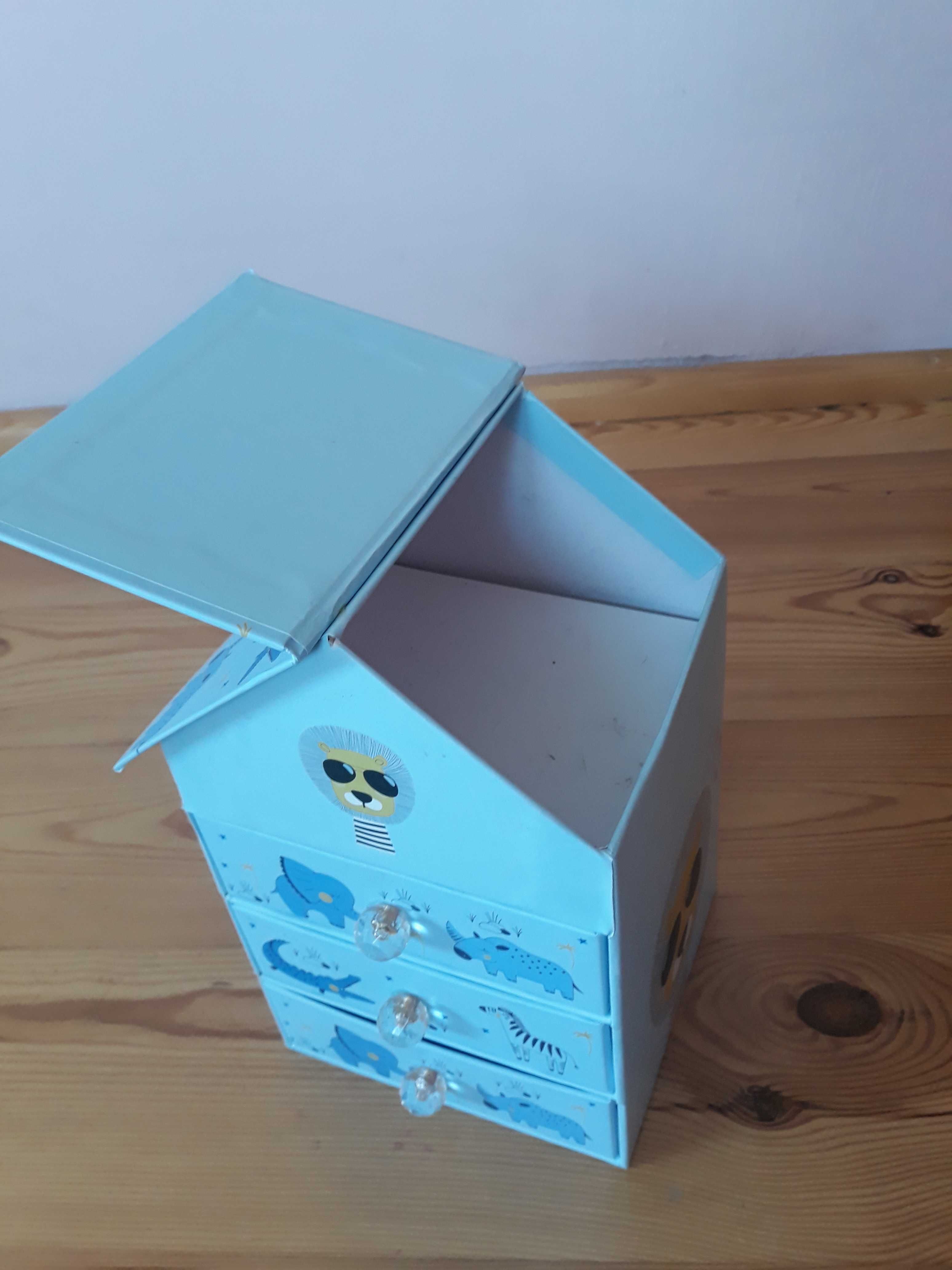 Pudełko na drobiazgi w kształcie domku