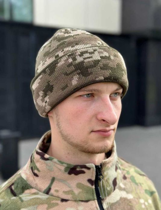 Армійська зимова в'язана шапка військова утеплена шапка з відворотом