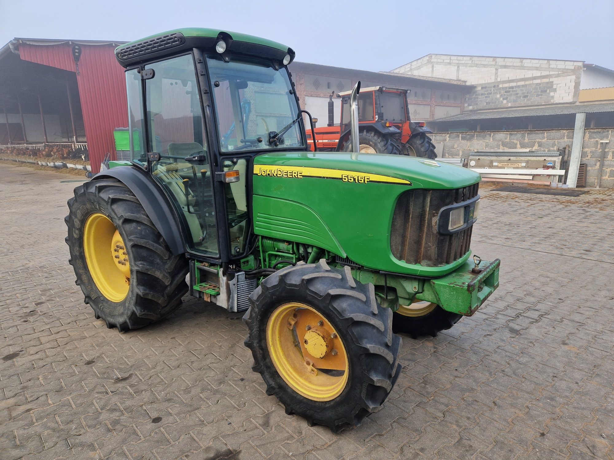John Deere sadowniczy 5515F