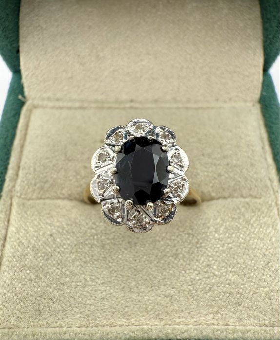 Złoty pierścionek z szafirem 2,00ct i diamentami 0,15ct