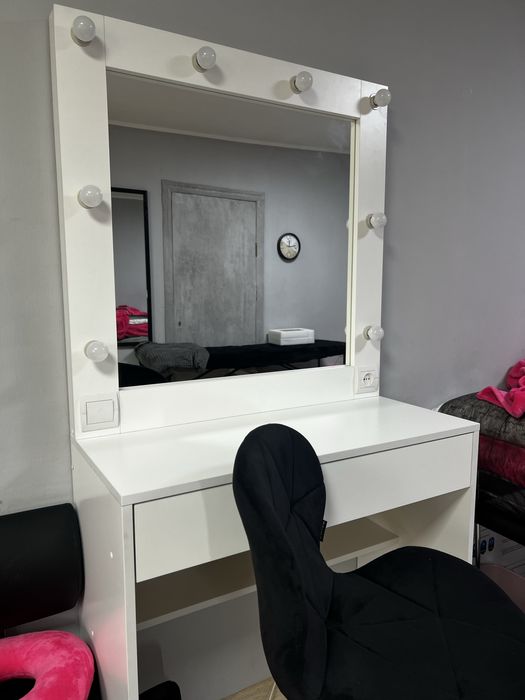 Стіл бровиста косметичний білий з підсвіткою та стілець для бровиста