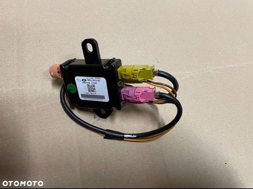 FW93-19010-BC port usb hub jaguar f-pace x761