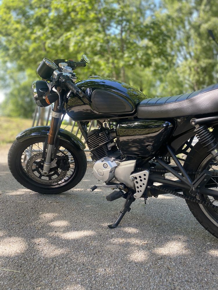 Cafe Racer 125cc.