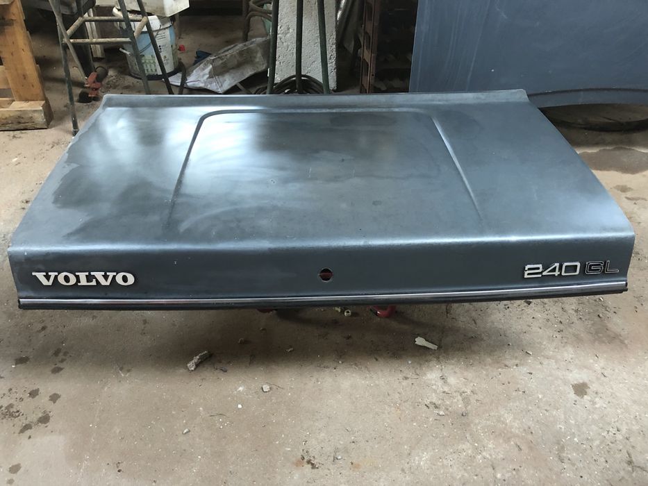 Capô,bagajeira e dois guarda lamas e muito mais do Volvo modelo 240.