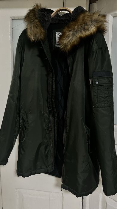 Продаю чоловічу зимову куртку