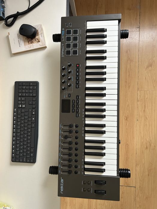 Teclado controlador nektar impact LX 49+