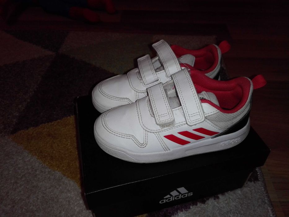 Sprzedam adidasy.