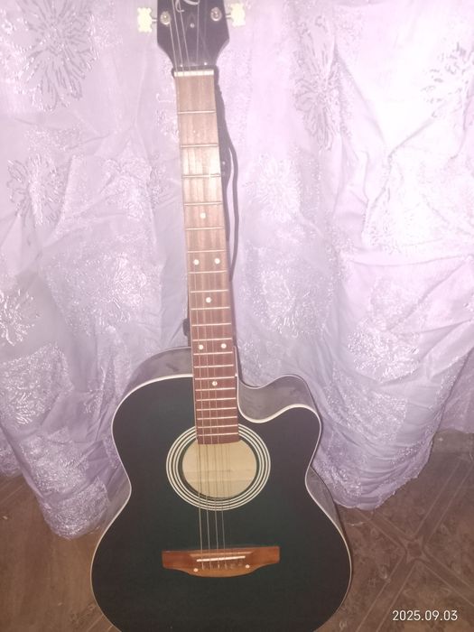 Продам.  гітару.