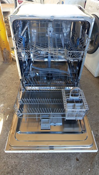 Zmywarka do naczyń pod zabudowę 60-tka  Indesit NOWA POMPA MYJĄCA