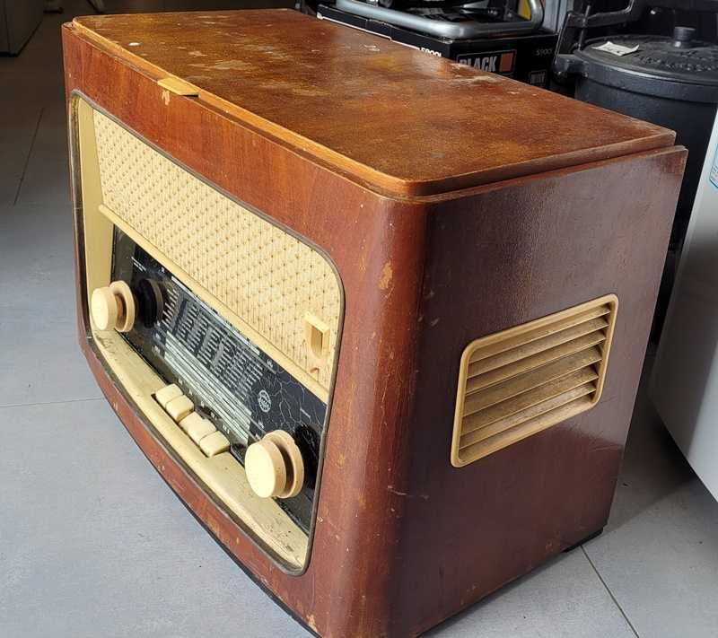 Radio + gramofon Menuet Diora lata 60