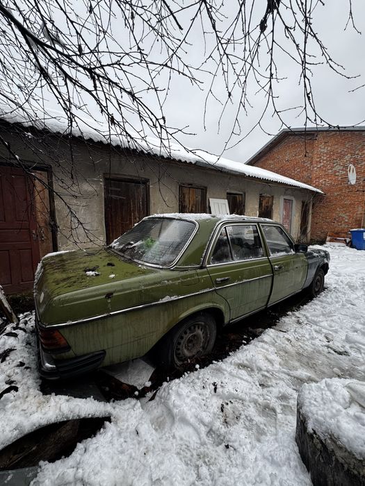 Машина Mercedes w123
