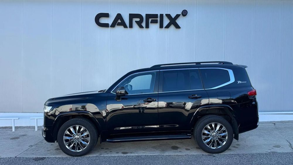 Toyota Land Cruiser LC 300 70th Anniversary