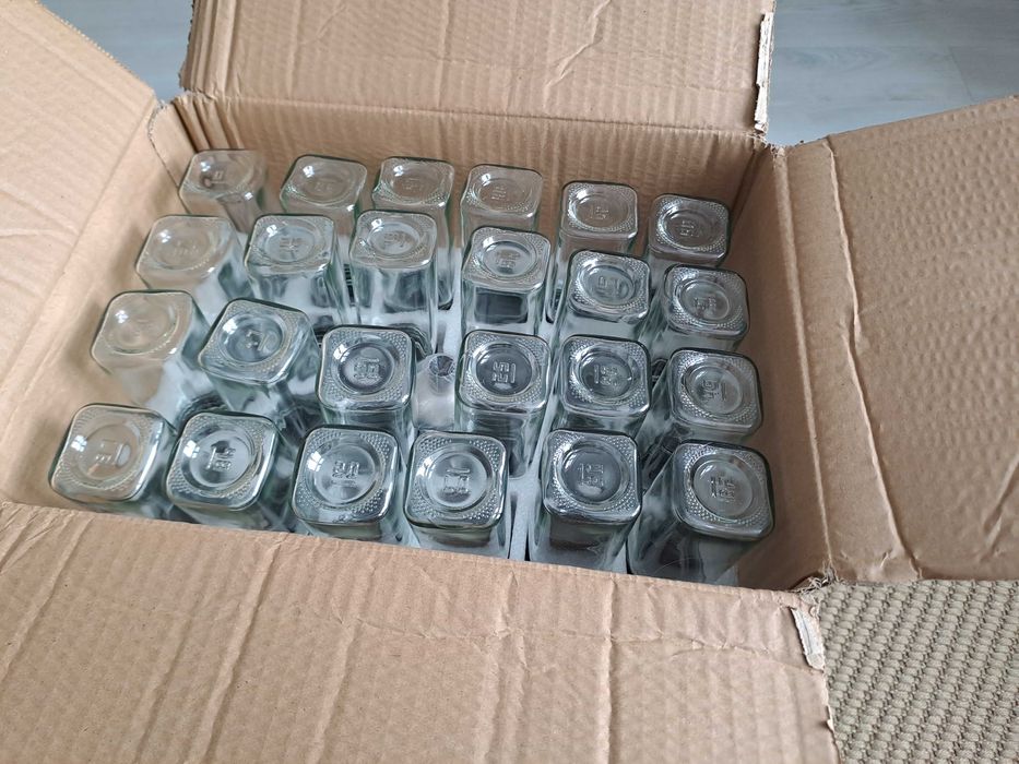 Zestaw 24 pojemników na przyprawy