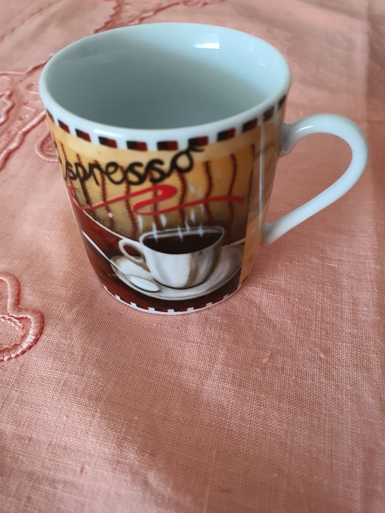 Elegante conjunto de 3 chávenas de café e Pires