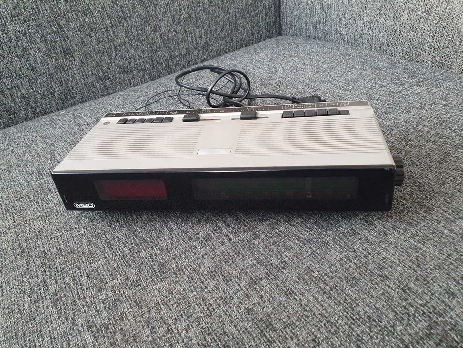 Stary zabytkowy radiobudzik MBO eu 1850 stereo
