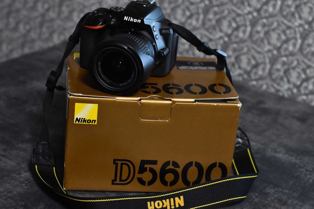 Фотоапарат Nikon d5600 з 18-55mm f/3.5-5.6 G AF-P VR DX Nikkor