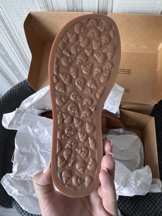 Сандалі нові шкіряні Pom d’api 36.