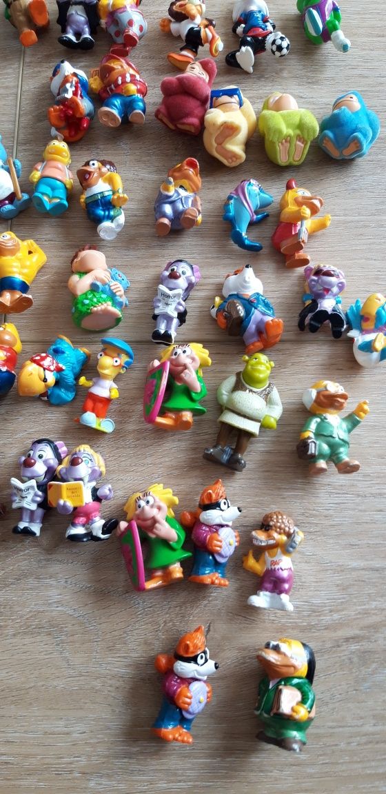 Figurki z Kinder niespodzianek .rok 2000