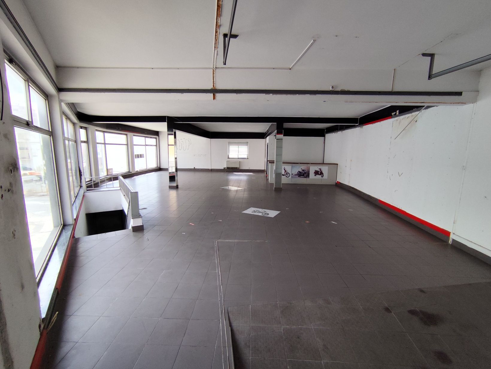 Arrendo espaço garagem e loja