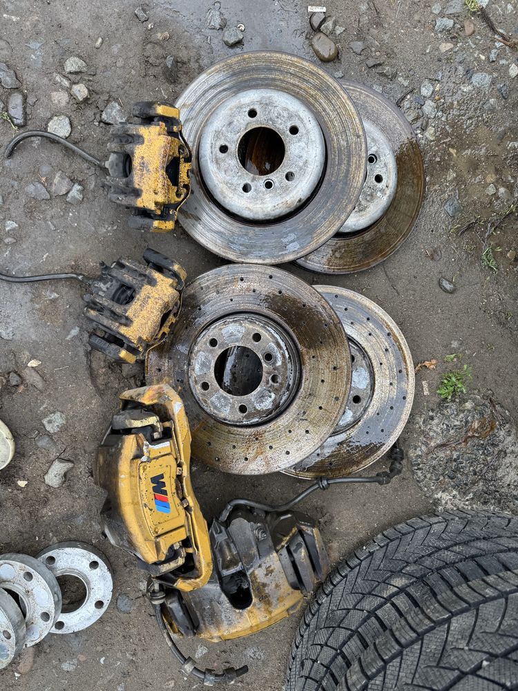 Тормозний гальмівний диск супорт тормозной диск BMW e60 e61 535 3.5