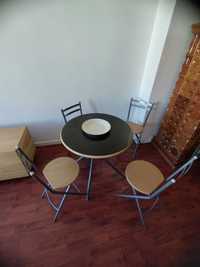 Sprzedam stolik okrągły z czterema krzesłami
