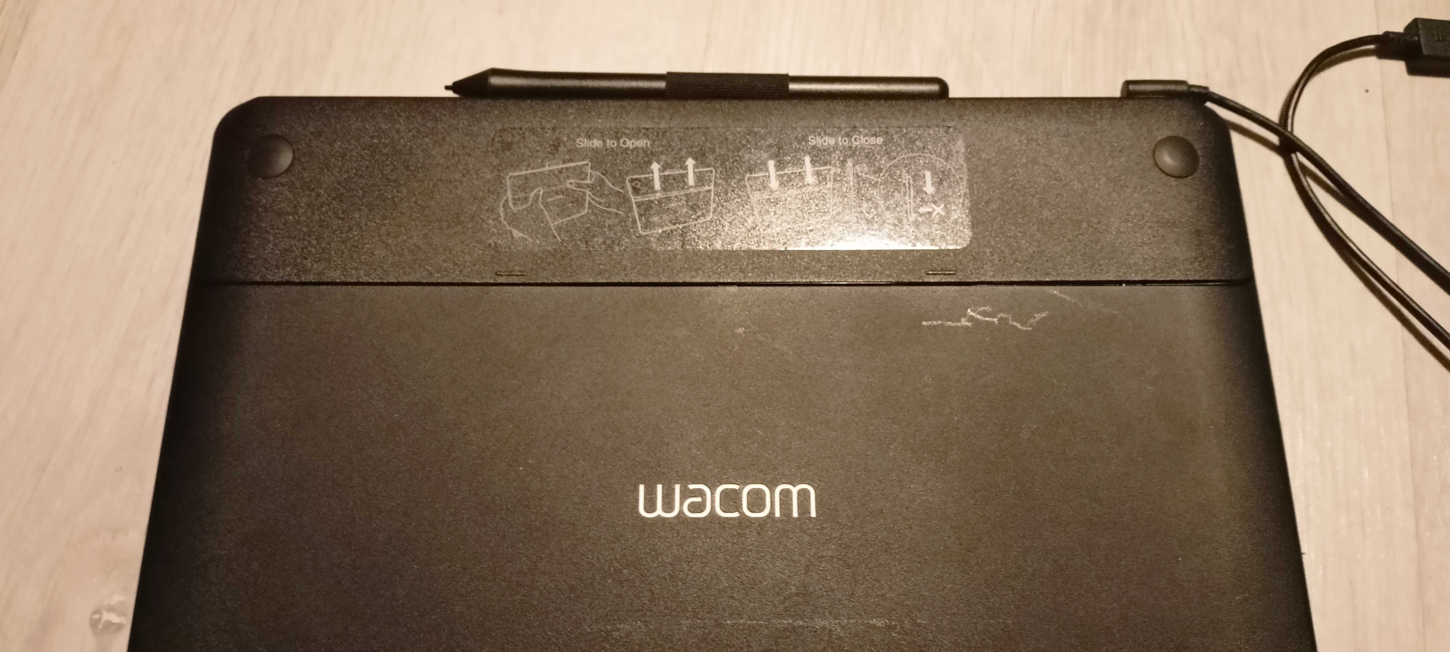 WACOM INTUOS Pen & Touch Tablet CTH-690 Tablet Graficzny Czarny