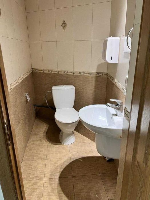 Фасадное помещение на тихой улице центра города. Ремонт.