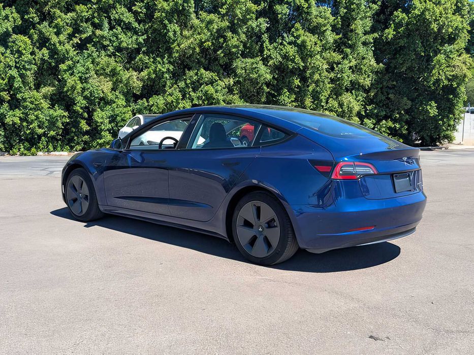 Tesla Model 3      2022