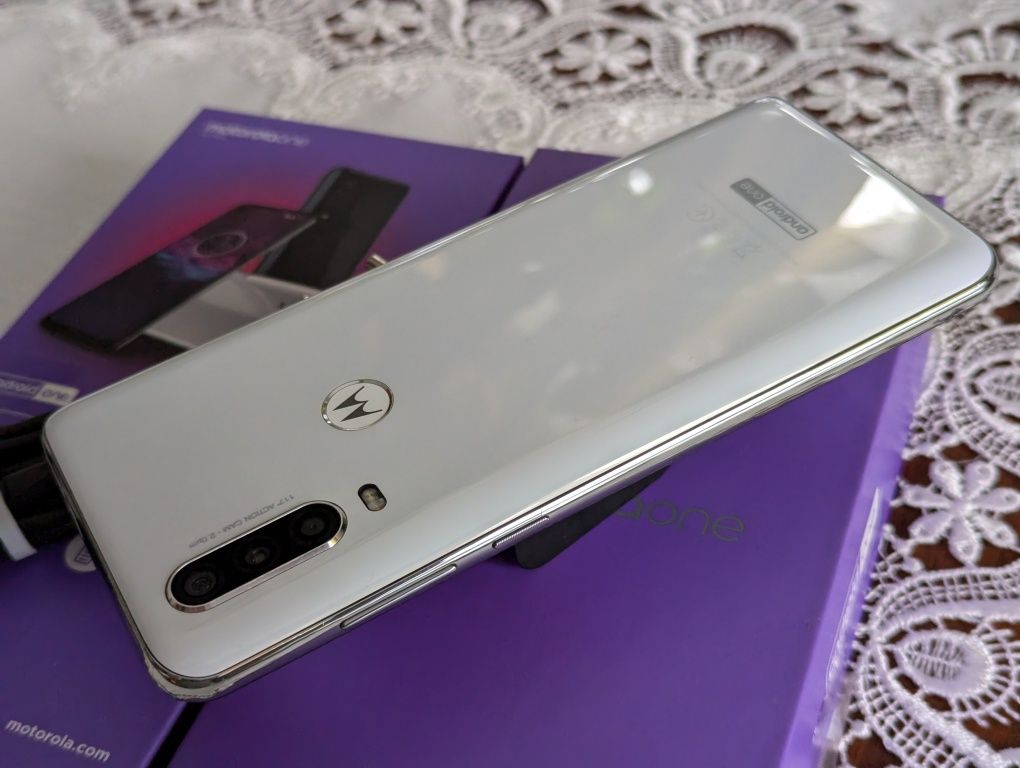 ІДЕАЛ Motorola One Action XT-2013-2 White 4-128Gb/ NFC/2-Sim + SD Card