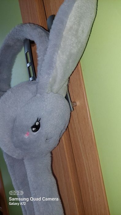 Наушникі з штучного хутра з вушками що ворушаться.