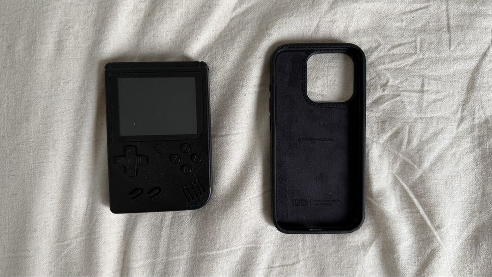 Чохол на айфон 15proі та ретро приставка з понад500 ігор
