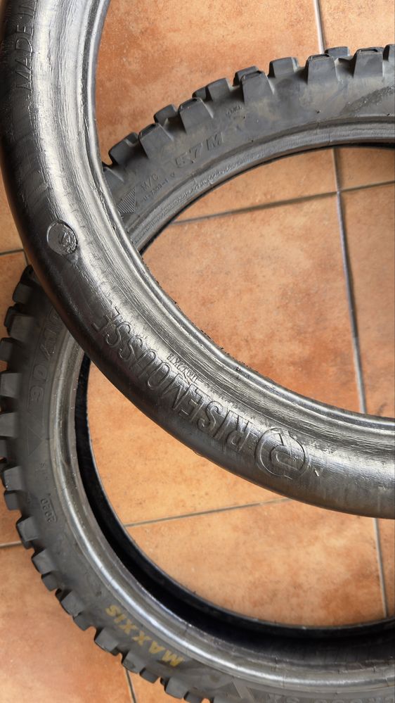 Vendo pneus frente Maxxis cross SX com Risemousse