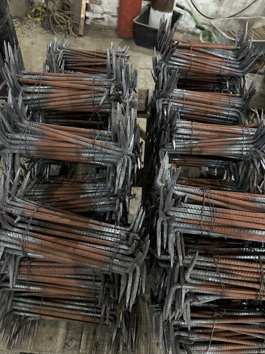 Скобы строительные из арматуры. Скобы для кровли.