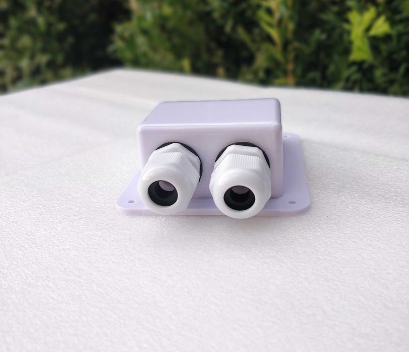 Passa-fios 2 vias branco para painéis solares