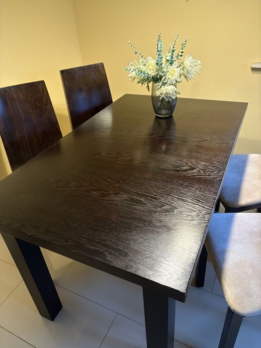 Sprzedam stół kuchenny z krzesłami