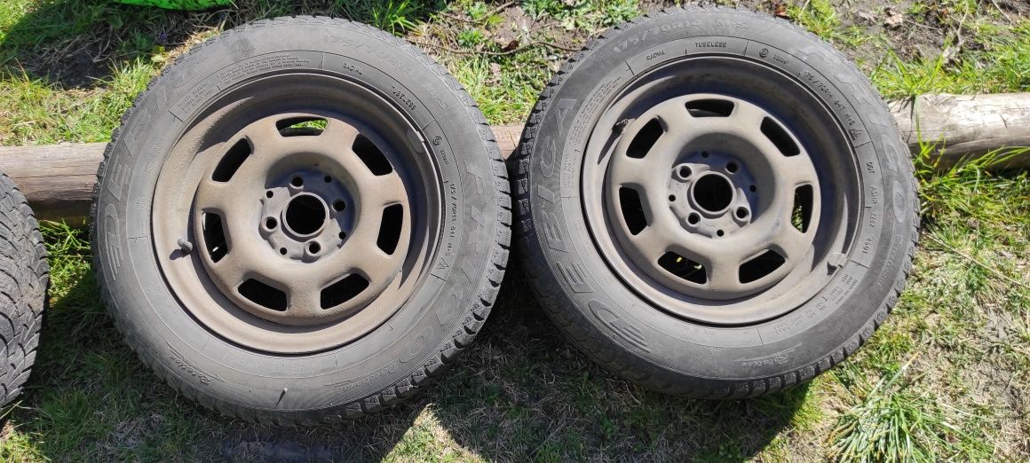 Sprzedam opony razem z  felgami zimowe do Seata Cordoby 175 /75 r 14