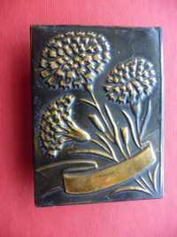 Сувенир накладка чеканка цветы гвоздики