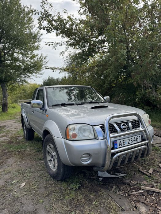 Авто для війскових Nissan Navara