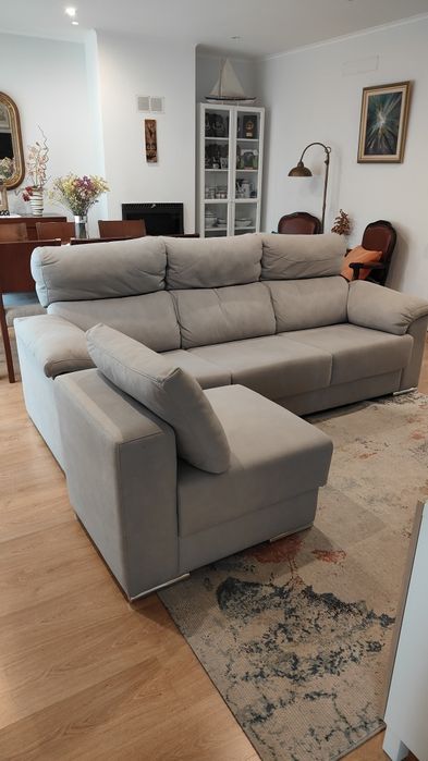 Vendo sofá com puff em óptimo estado.