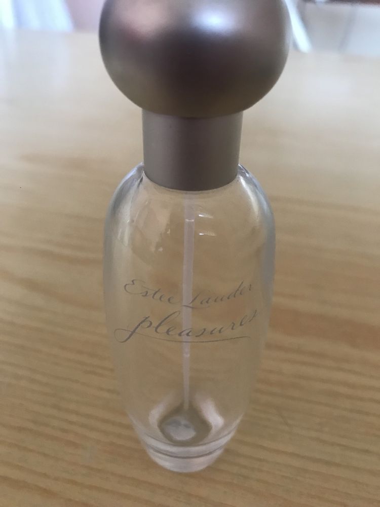 Flakon po perfumach Estee Lauder Pleasures