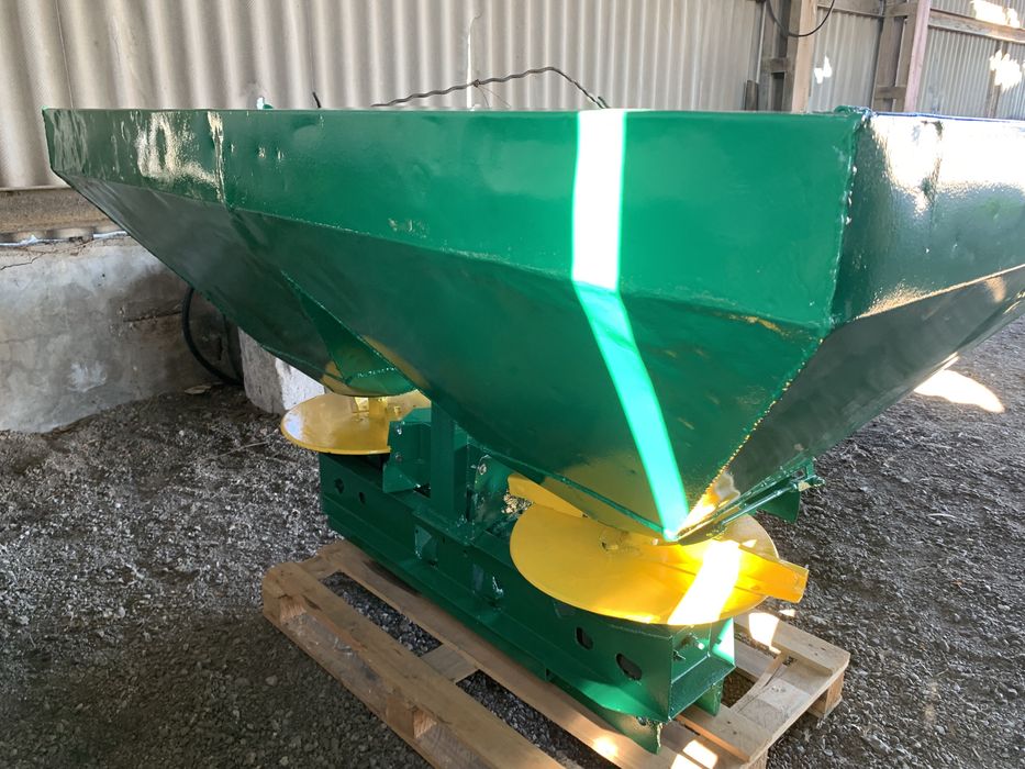 Розкидач добрив  Мвд-1000, МВУ, РМД -1000