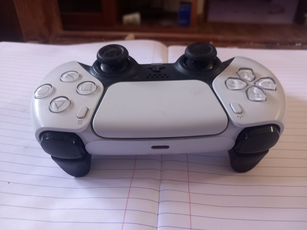 Playstation  5.  ,