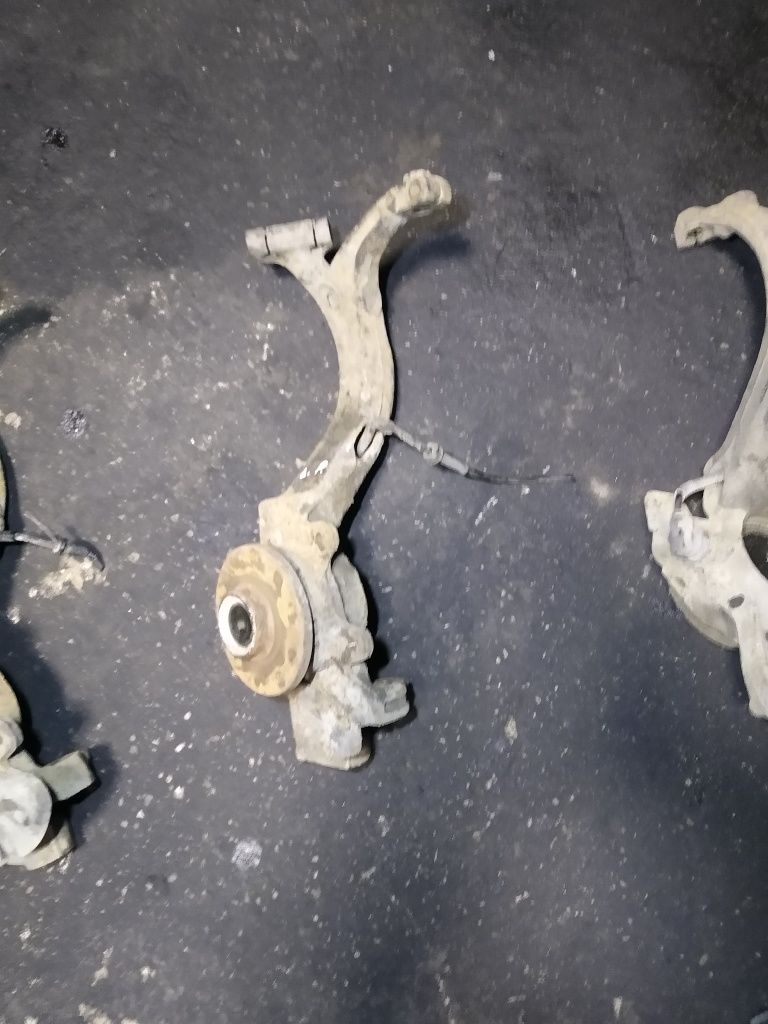 Piasta zwrotnica przód prawa lewa audi a4 b5 passat B5 oryginał