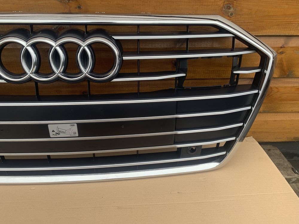 Audi A6 C8 S-LINE atrapa grill 4K0