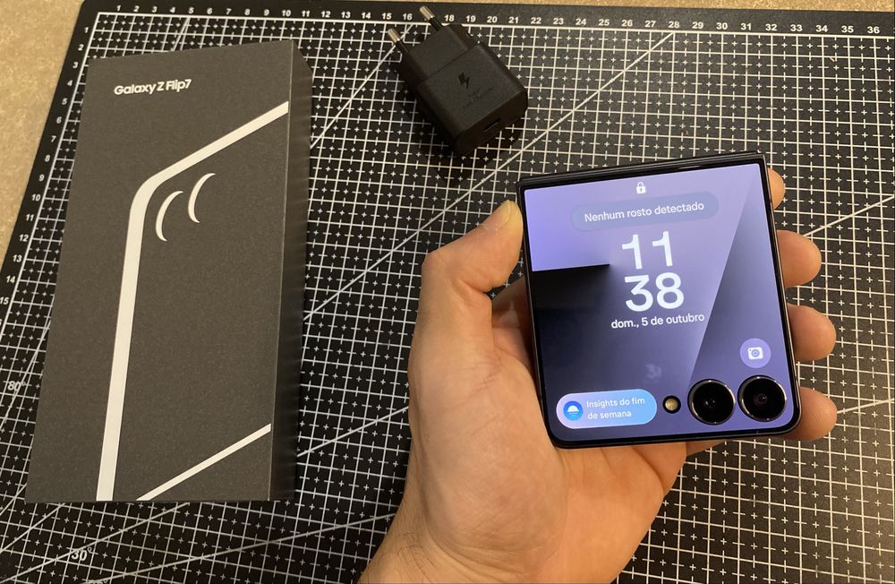 Galaxy Z Flip 7 512GB - Jet Black + Carregador Super Fast Charging