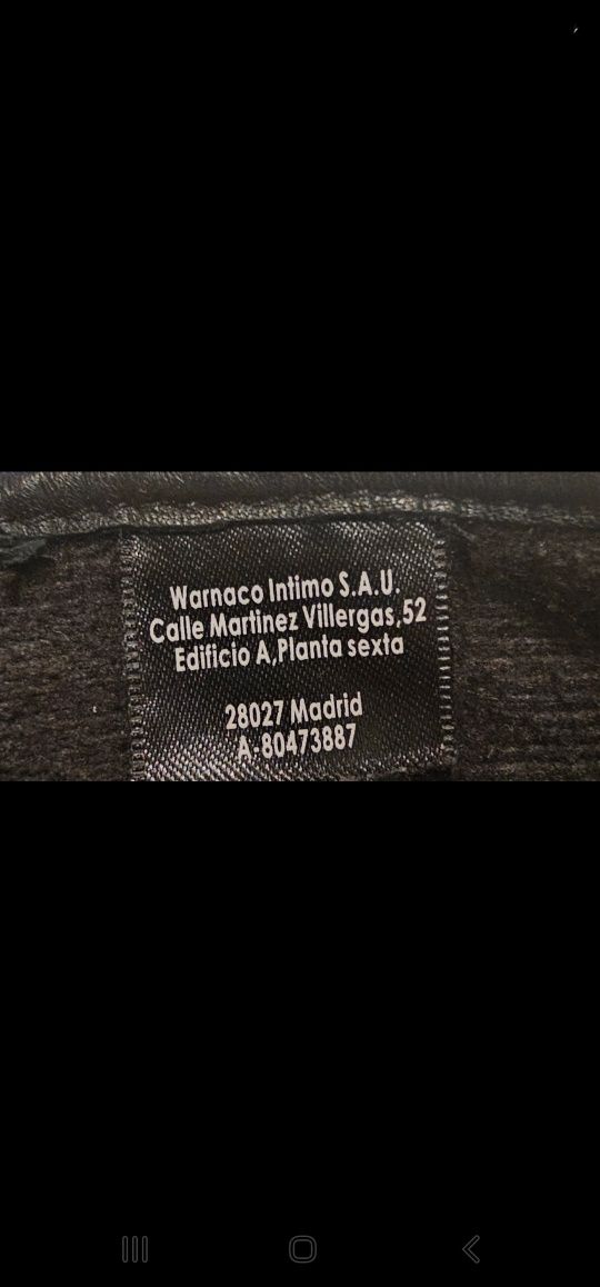 Skórzane (sheep leather) rękawiczki Calvin Klein zapinane na rzepy.