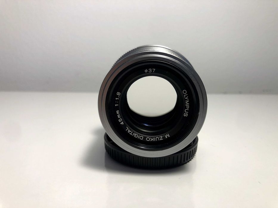 Olympus  ZUIKO 45mm f1.8 (prata)