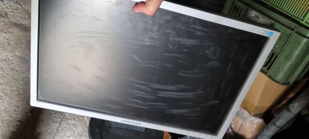 Monitor LG 22 całe  samsung itp